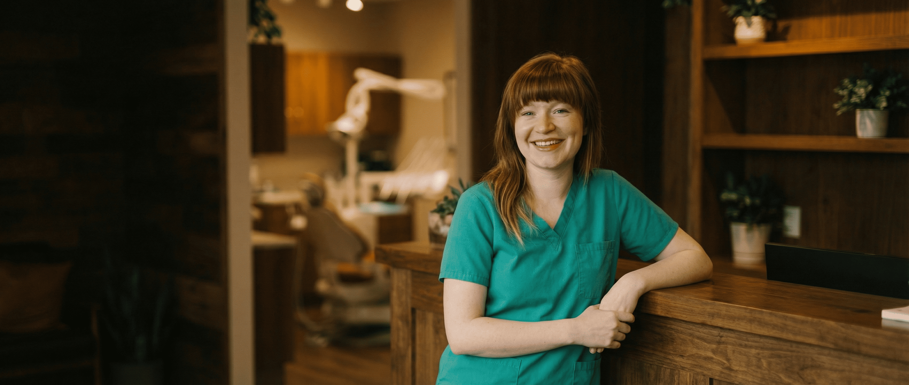 Praticienne dentaire souriante